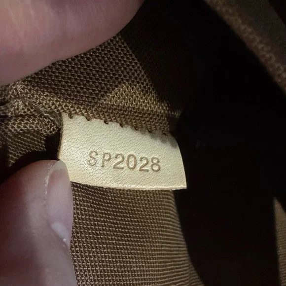 [Authentic] Louis Vuitton Monogram Tivoli GM - Picture 13 of 16